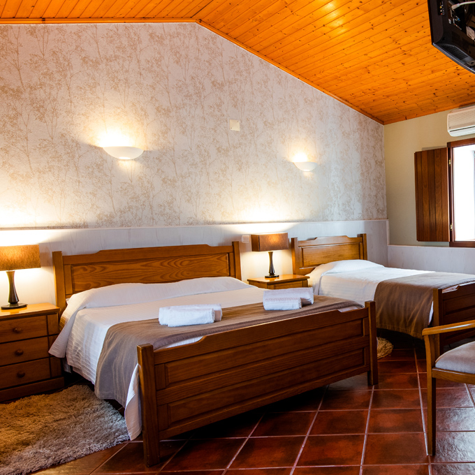 Quarto Duplo e cama extra